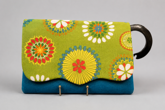 Clutch with Horn Handle